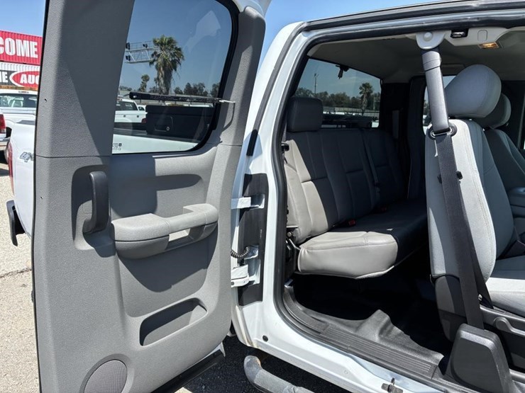 2011-chevrolet-2500hd-image-10