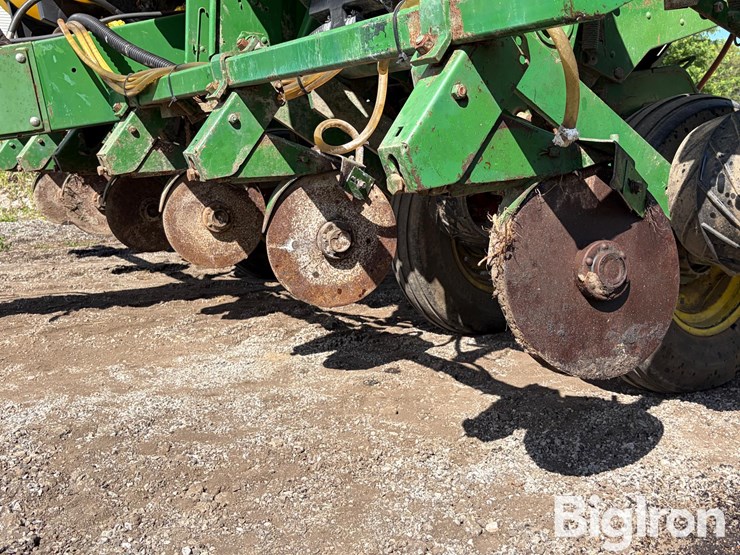 john-deere-7000-image-10