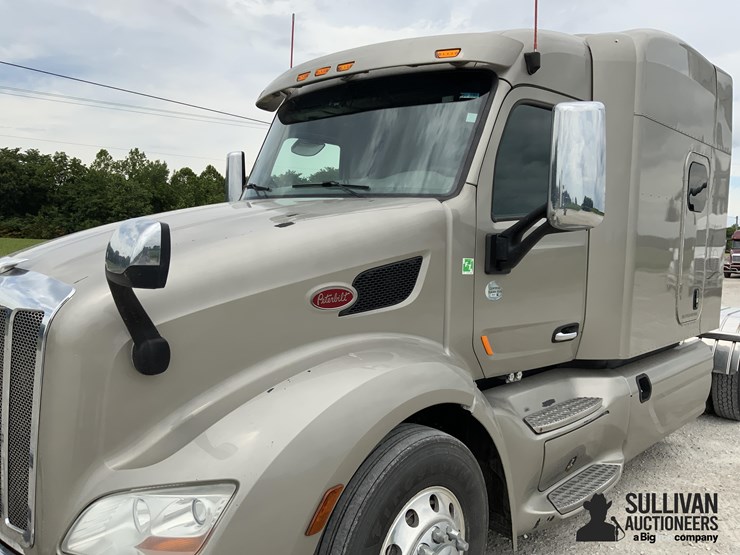 2015-peterbilt-579-image-10
