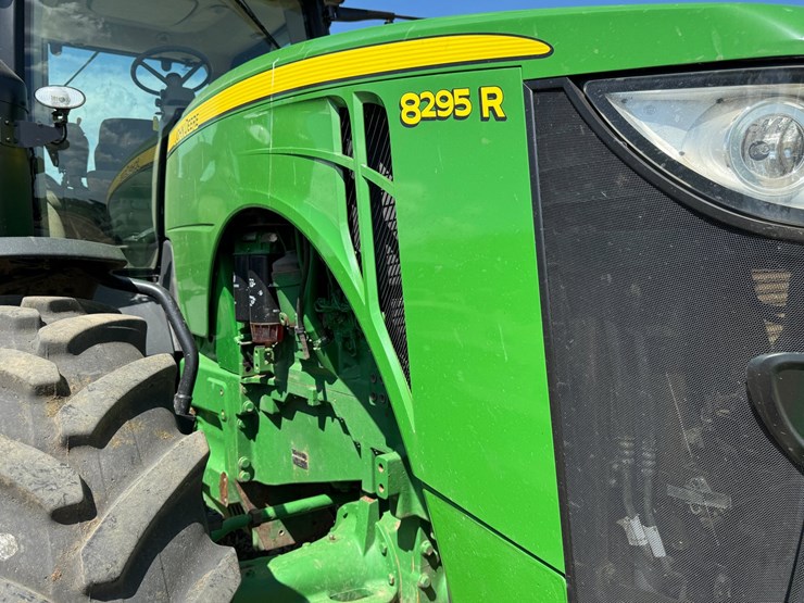 2019-john-deere-8295r-image-33