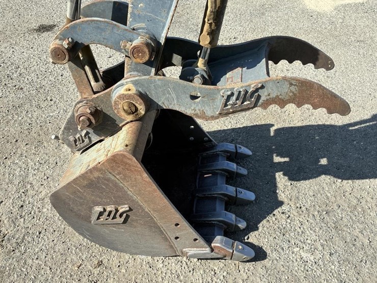 2005-deere-35d-image-7