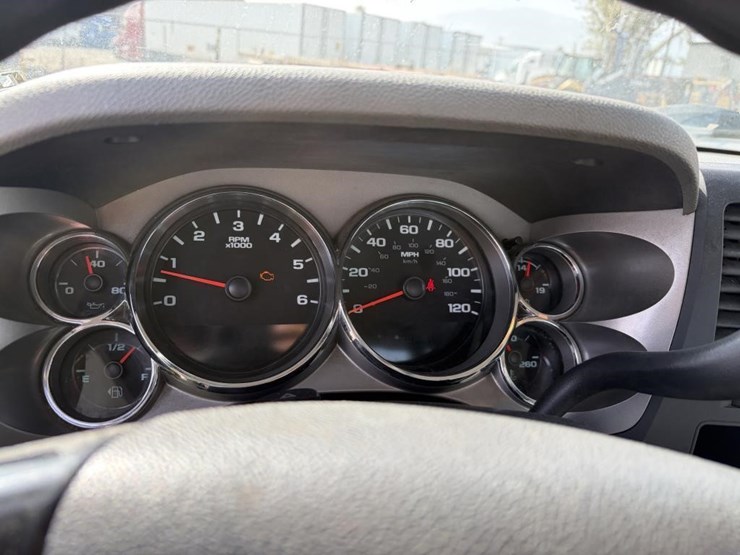 2011-chevrolet-silverado-2500-image-15