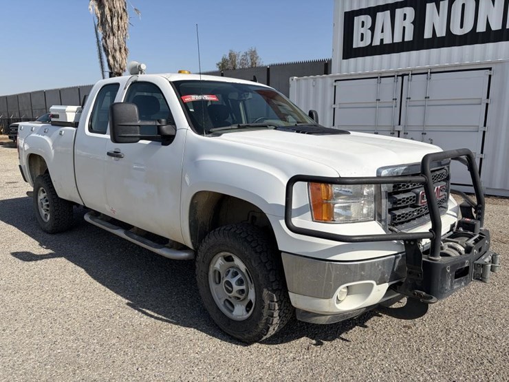 2012-gmc-sierra-2500-image-2