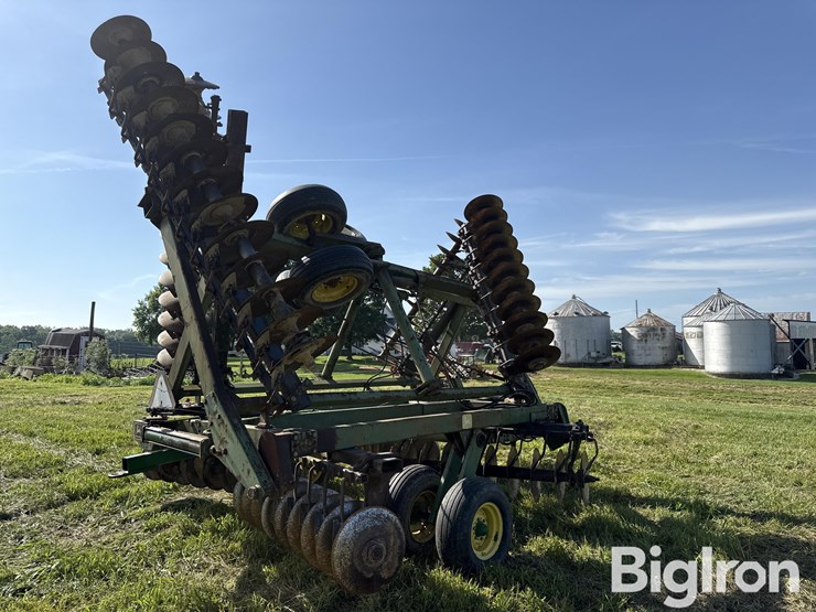 john-deere-230-image-5