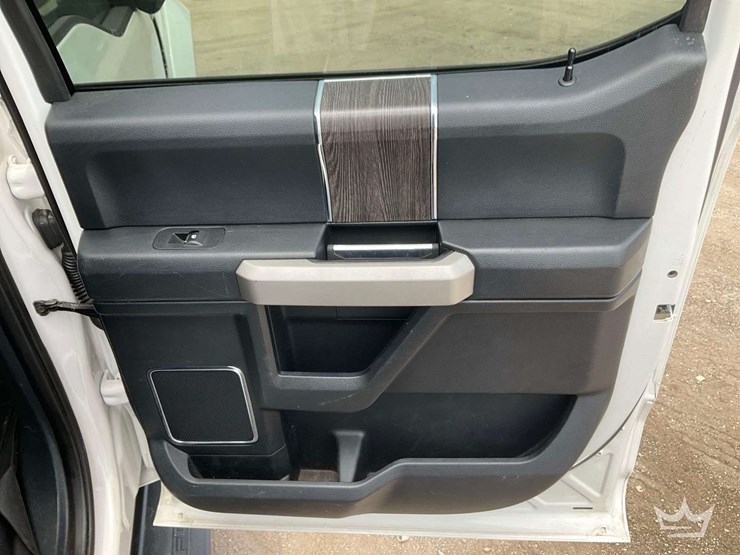 2022-ford-f350-image-24