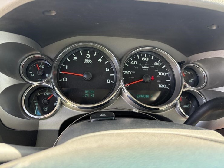 2011-chevrolet-2500hd-image-13