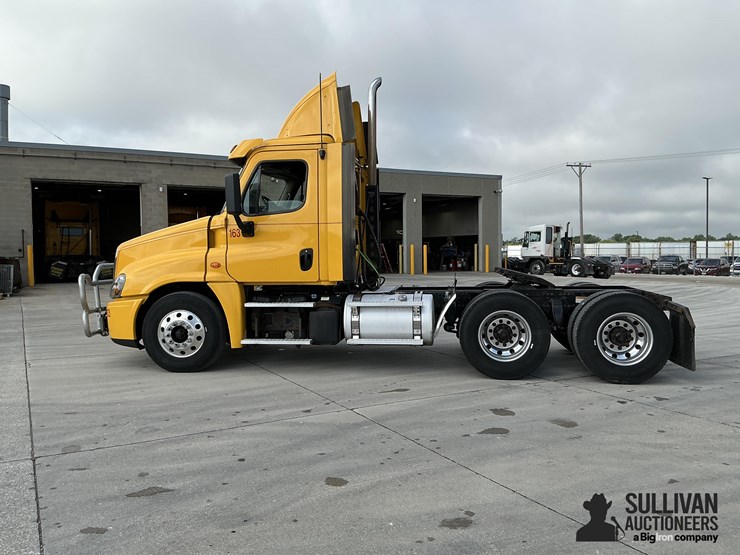2017-freightliner-cascadia-125-image-8