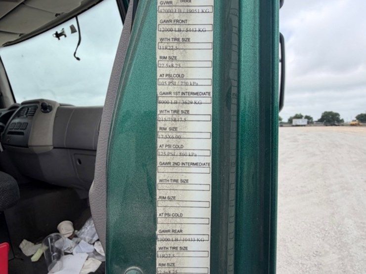 2016-peterbilt-220-image-16