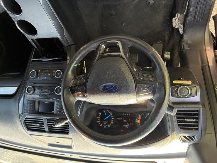 2016-ford-explorer-image-14