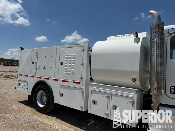 2013-peterbilt-337-image-14