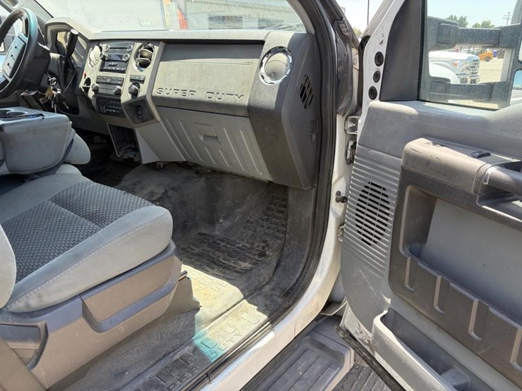 2011-ford-f550-image-11