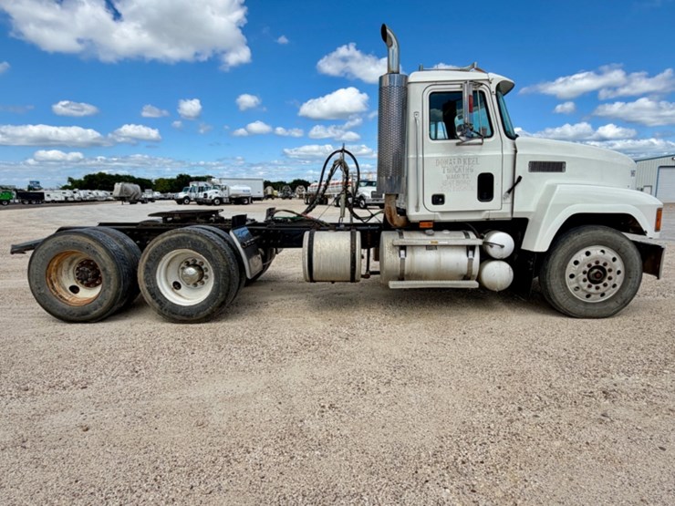 2001-mack-ch613-image-4
