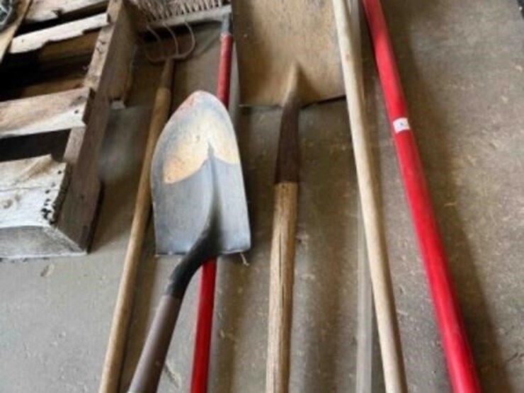 shovels,-hoe,-broom-image-1