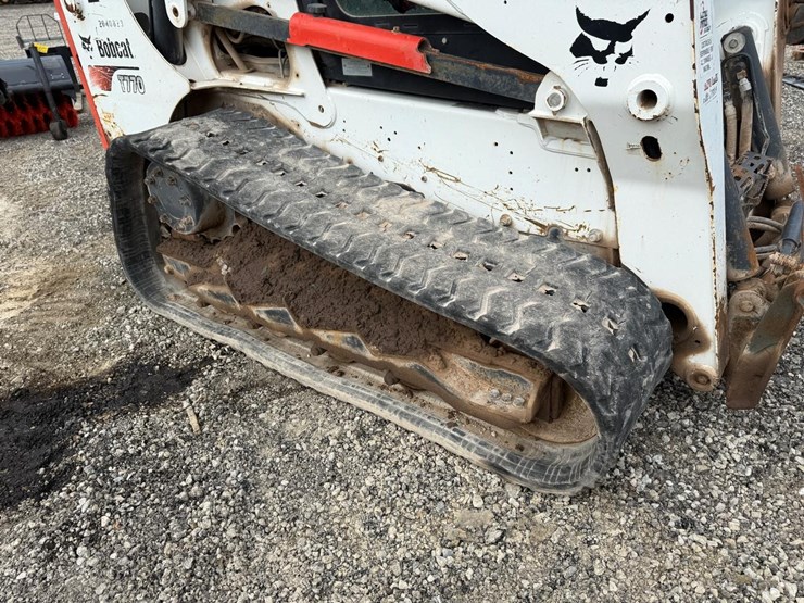 2017-bobcat-t770-image-12