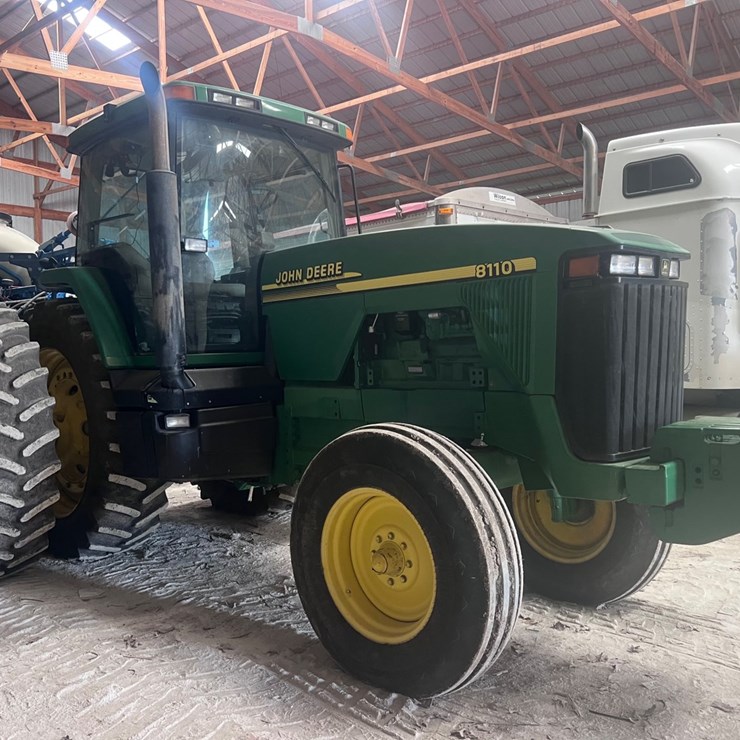 JOHN DEERE 8110