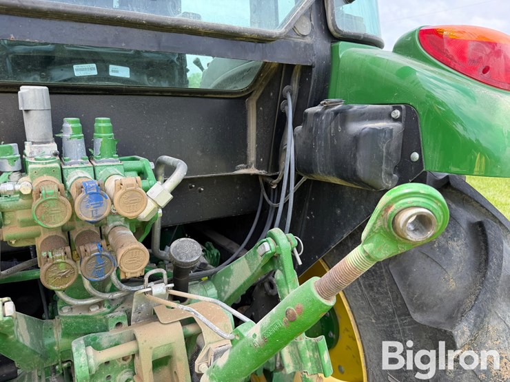 2019-john-deere-5100e-image-15