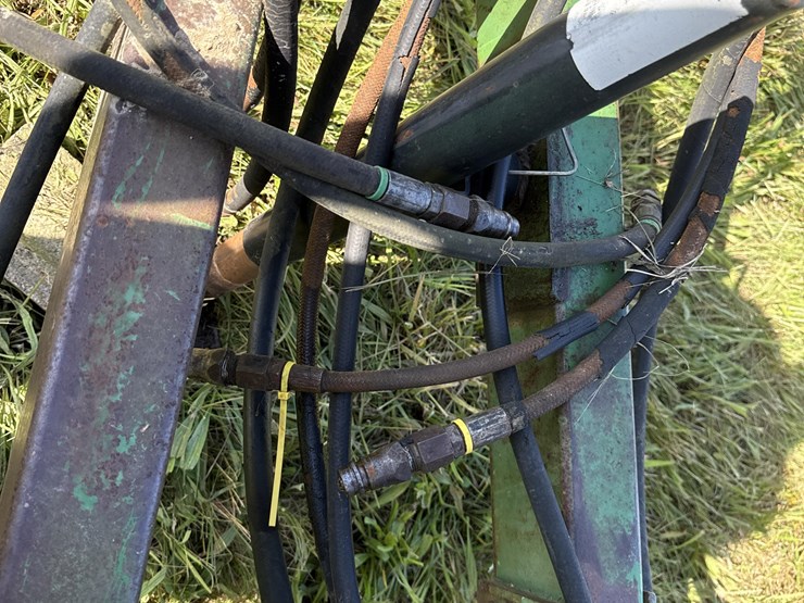 john-deere-230-image-10