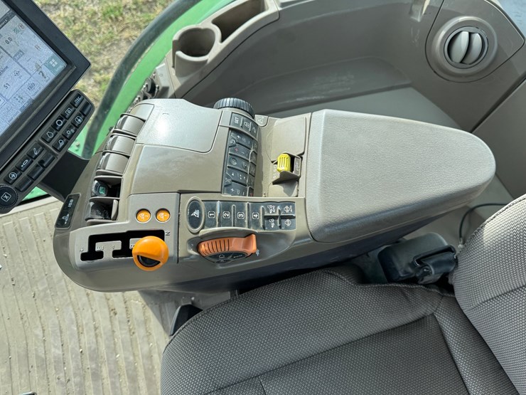 2023-john-deere-7r-210-image-53