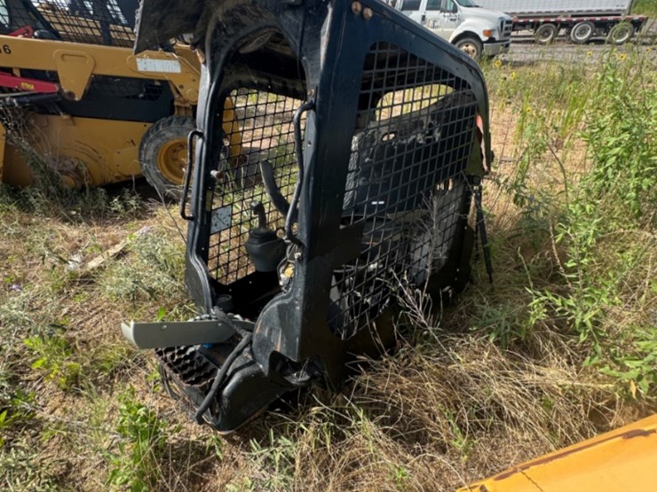 2019-caterpillar-232d-image-5