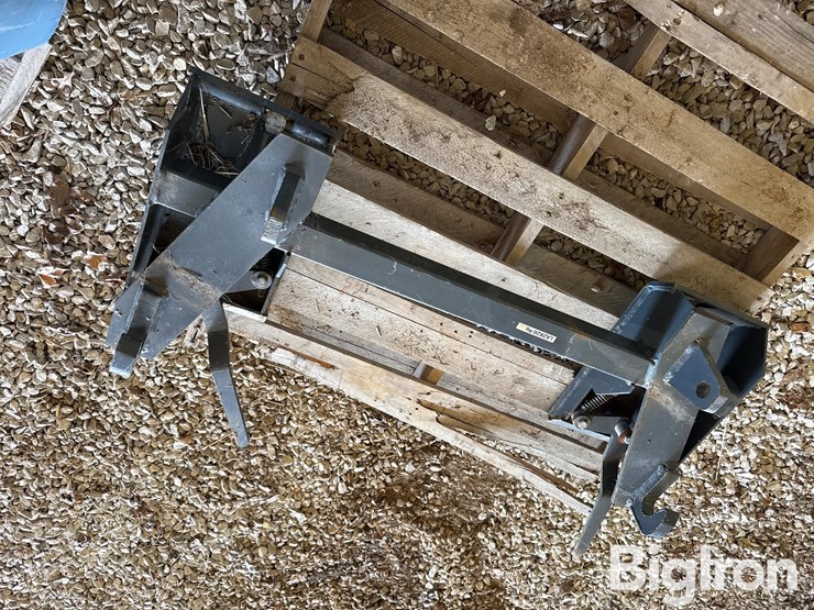tar-river-attachment-euro-to-skid-steer-adapter-plate-image-5