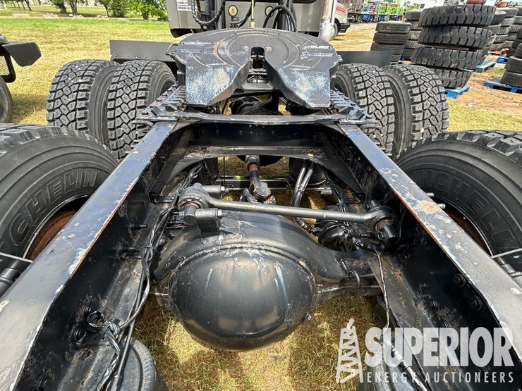 (x)-(9-31)-2009-mack-mp7-t/a-wet-kit-truck-tractor...-image-5