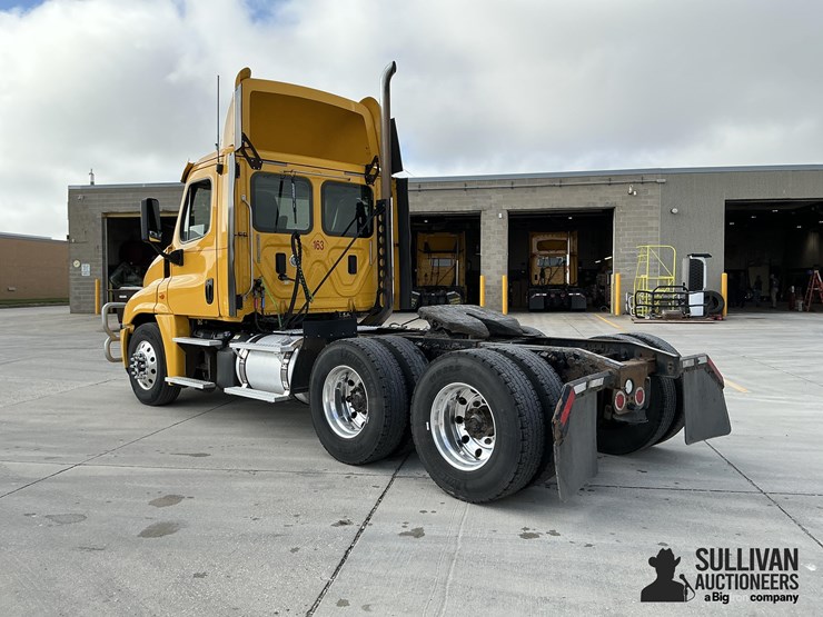 2017-freightliner-cascadia-125-image-7