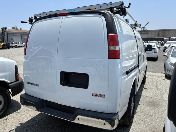 2017-utility-van-image-3