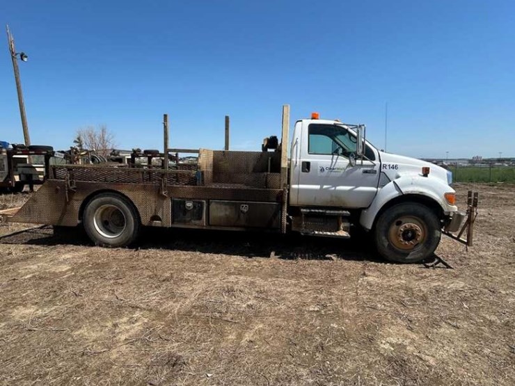 2010-ford-f650-image-4