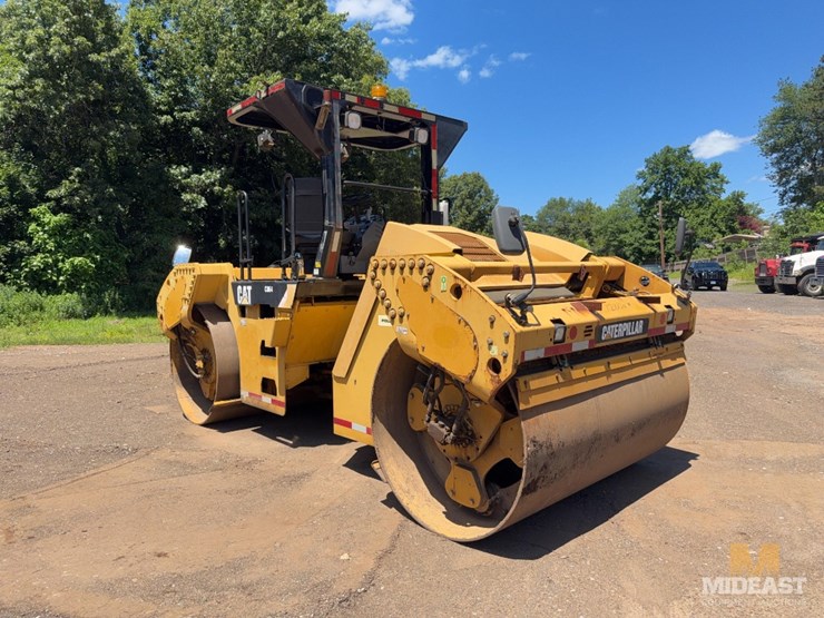 2010-caterpillar-cb64-image-16