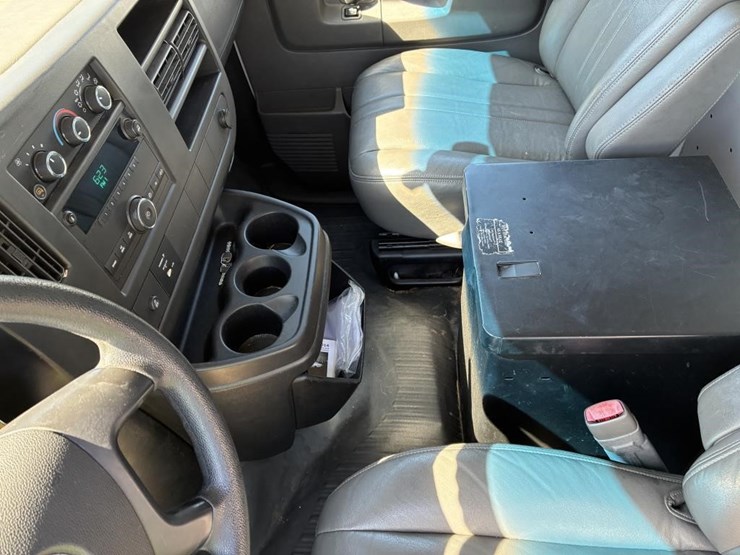 2014-chevrolet-express-3500-image-18