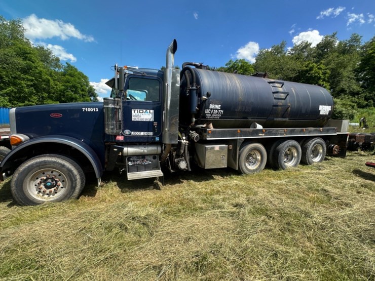 2010-peterbilt-367-image-11