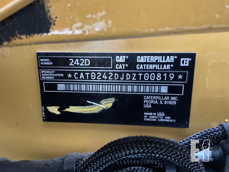 2014-caterpillar-242d-image-17