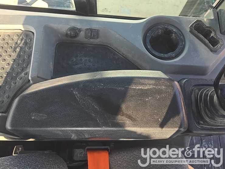 2023-deere-650-lgp-image-45