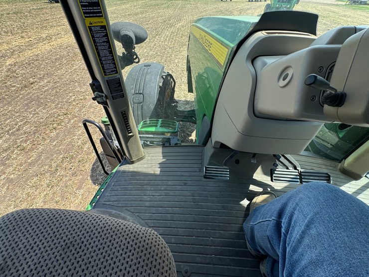 2019-john-deere-8295r-image-54