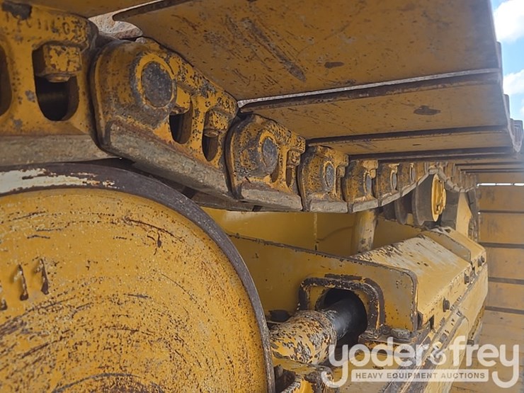 2023-deere-650k-lgp-image-11