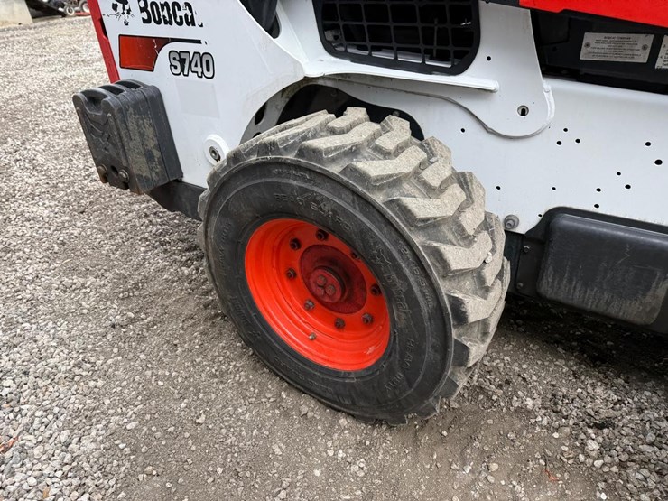2022-bobcat-s740-image-13