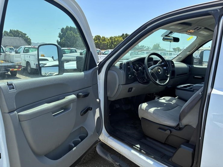 2011-chevrolet-2500hd-image-12