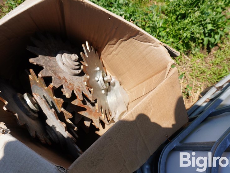 spiked-planter-wheels-image-6