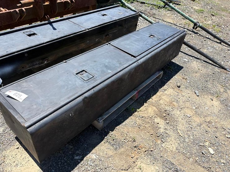 truck-bed-tool-box-image-2