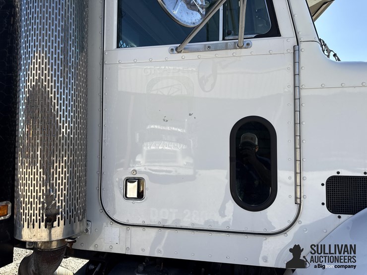 2001-peterbilt-330-image-14