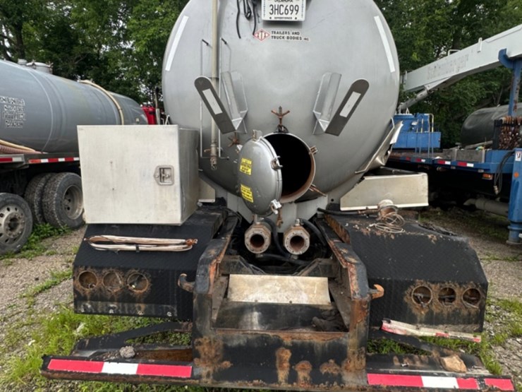 2019-peterbilt-567-image-6