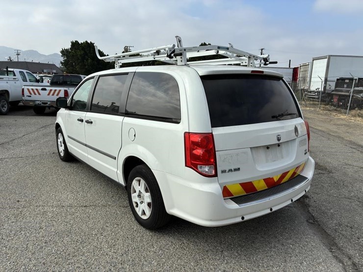 2012-dodge-caravan-image-4