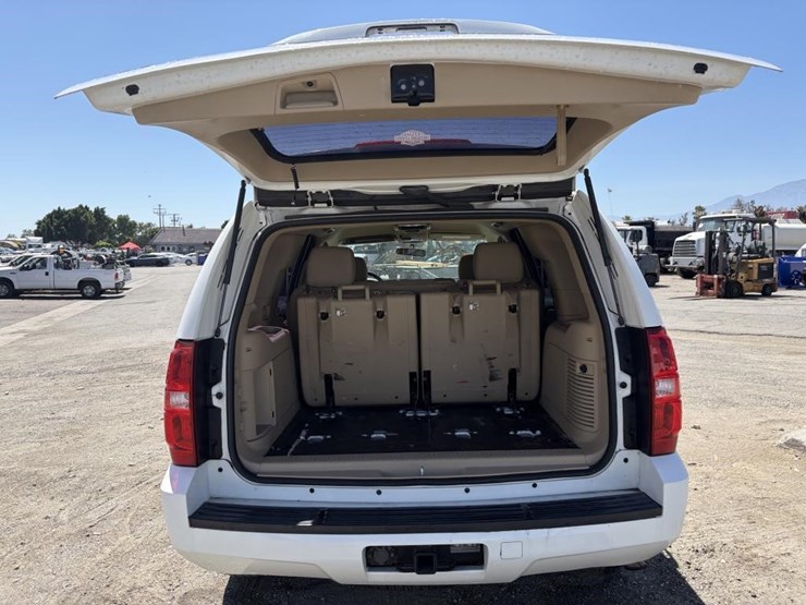 2014-chevrolet-tahoe-image-12
