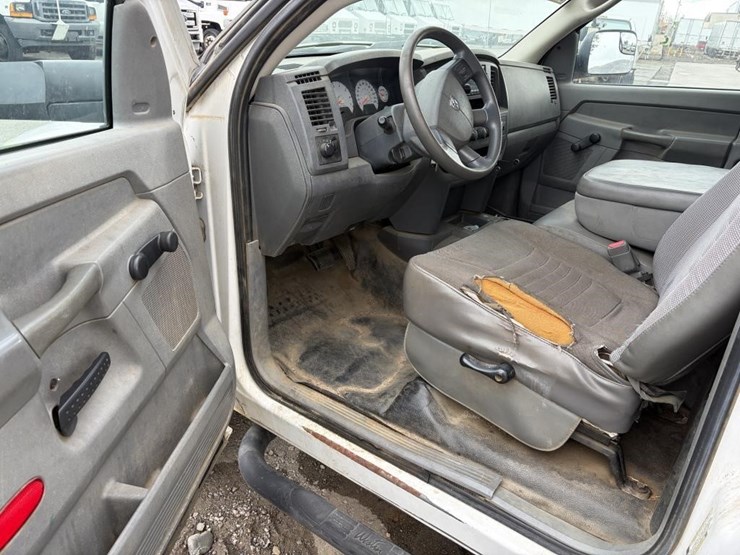 2009-dodge-ram-3500-image-11
