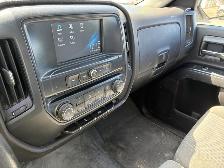 2018-chevrolet-silverado-1500-image-16