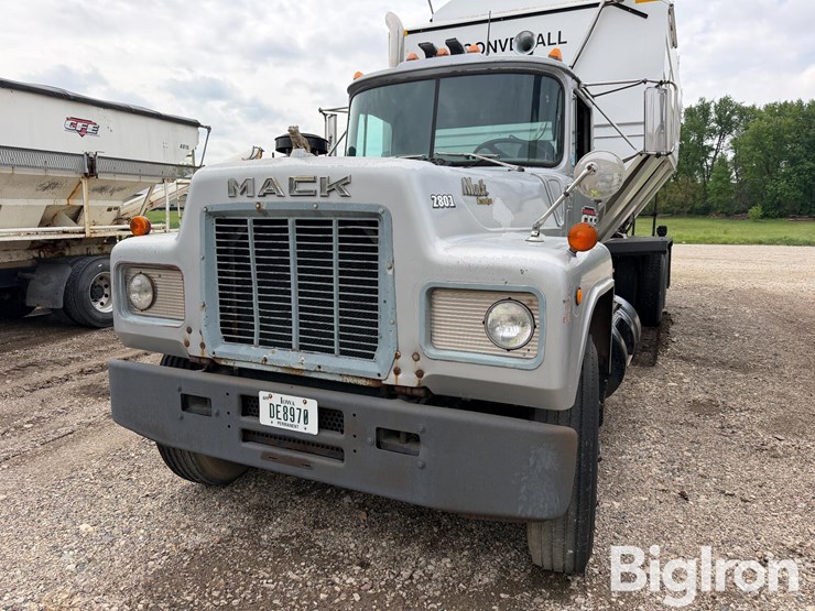 1987-mack-r690st-image-11