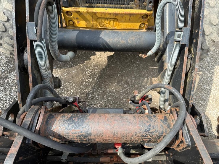 caterpillar-420d-image-10