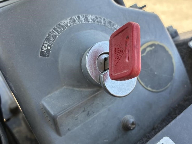 2016-deere-17g-image-21