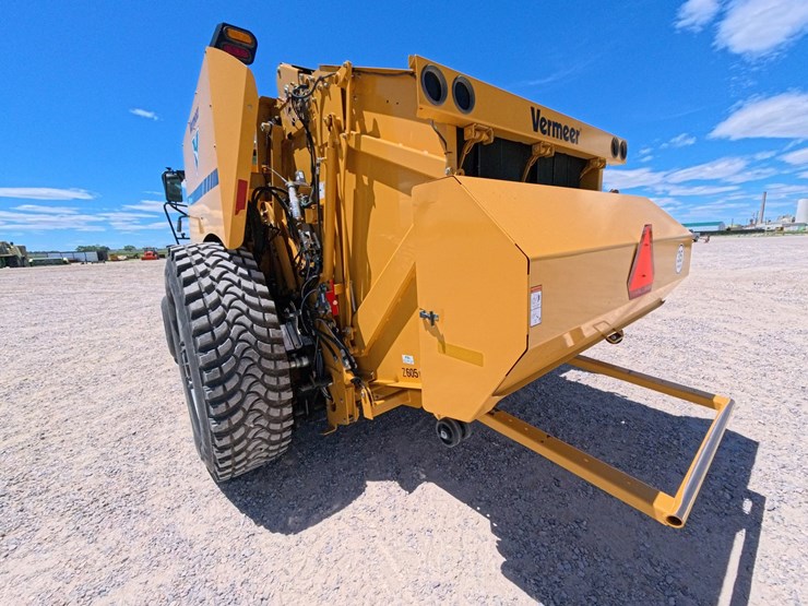 #1027-•-2020-vermeer-zr5-self-propelled-baler-image-50