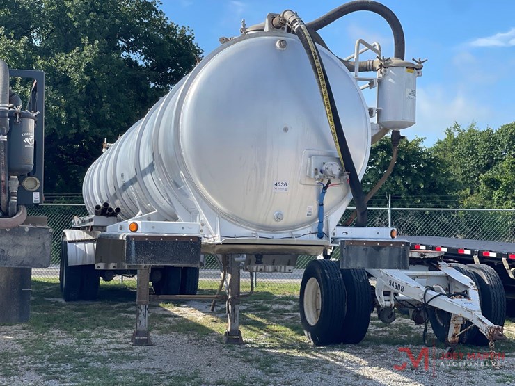 2019-troxell-vacuum-tank-trailer-image-1